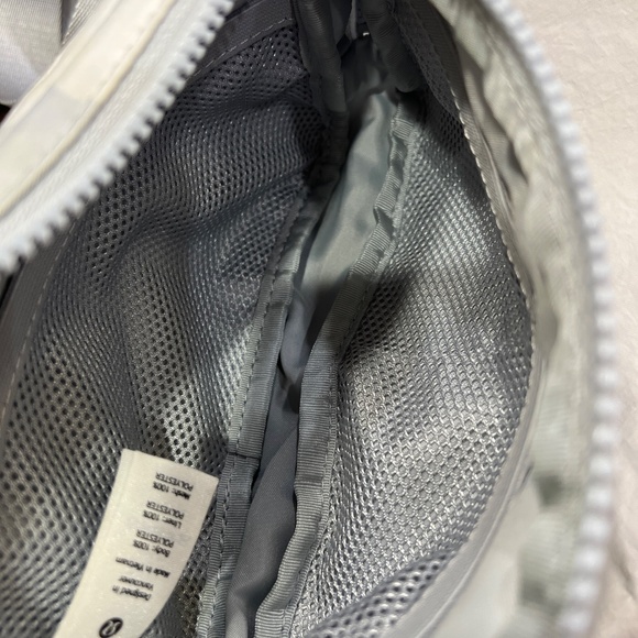 Lululemon - Picture 4 of 5